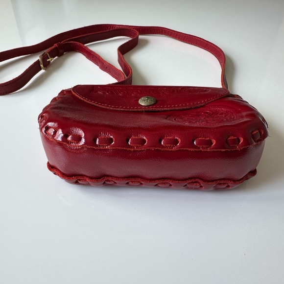 Elegant Unique Deep Red Leather Handmade Glossy Finish Crossbody Small Bag - Picture 6 of 12